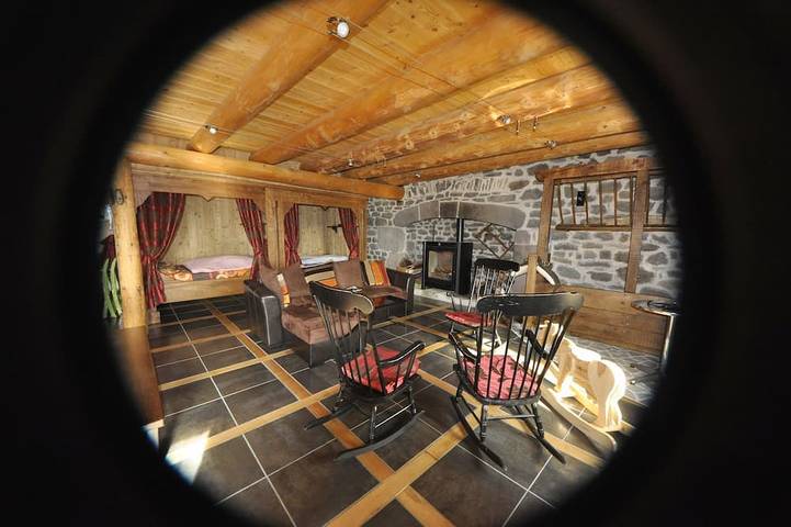 Gîte pour 10 personnes, avec jardin dans le Cantal - 3