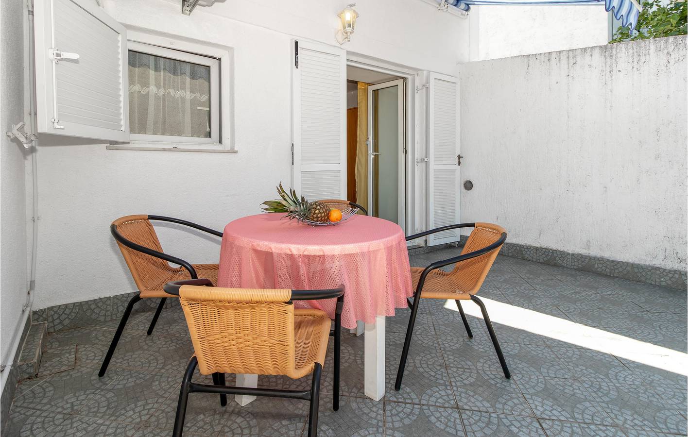 Cały apartament wypoczynkowy, Apartament wakacyjny dla 3 osób z taras in Jadranovo, Żupania primorsko-gorska