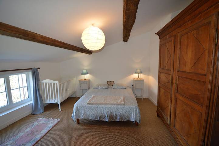 A beautiful, restored farmhouse in a quiet setting, with an enclosed garden for dogs and a stunning view. in Viviers, Privas (arrondissement)