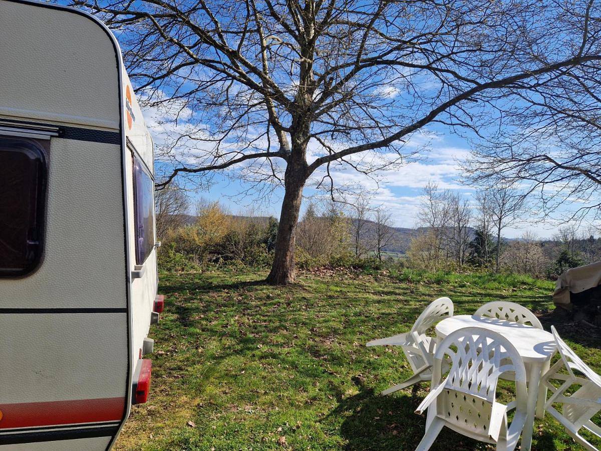 Caravan Lara Camping La Foret du Morvan in Larochemillay, Parc naturel régional du Morvan