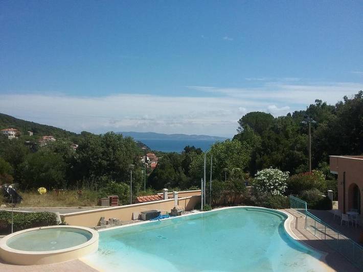 Appartamento per 6 persone, con piscina e balcone nonché idromassaggio a Cavo