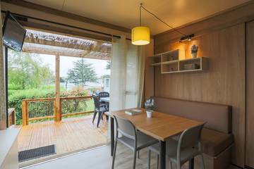 Maison de campagne pour 5 personnes, avec balcon/terrasse ainsi que terrasse et vue sur le lac à Trélévern