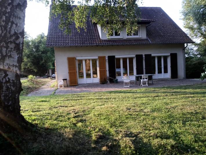 Location de vacances pour 5 personnes, avec jardin à Saints - 4