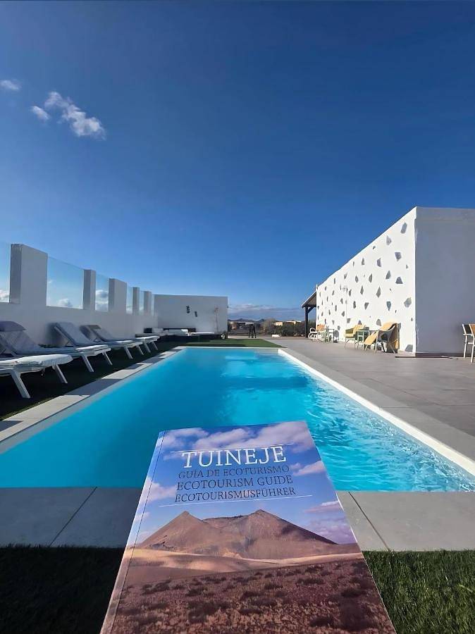 Chalet para 9 personas, con jardín además de piscina y vistas, Se admiten mascotas en Tuineje