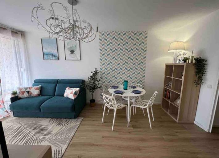 Gîte pour 4 personnes, avec terrasse à Bron - 3