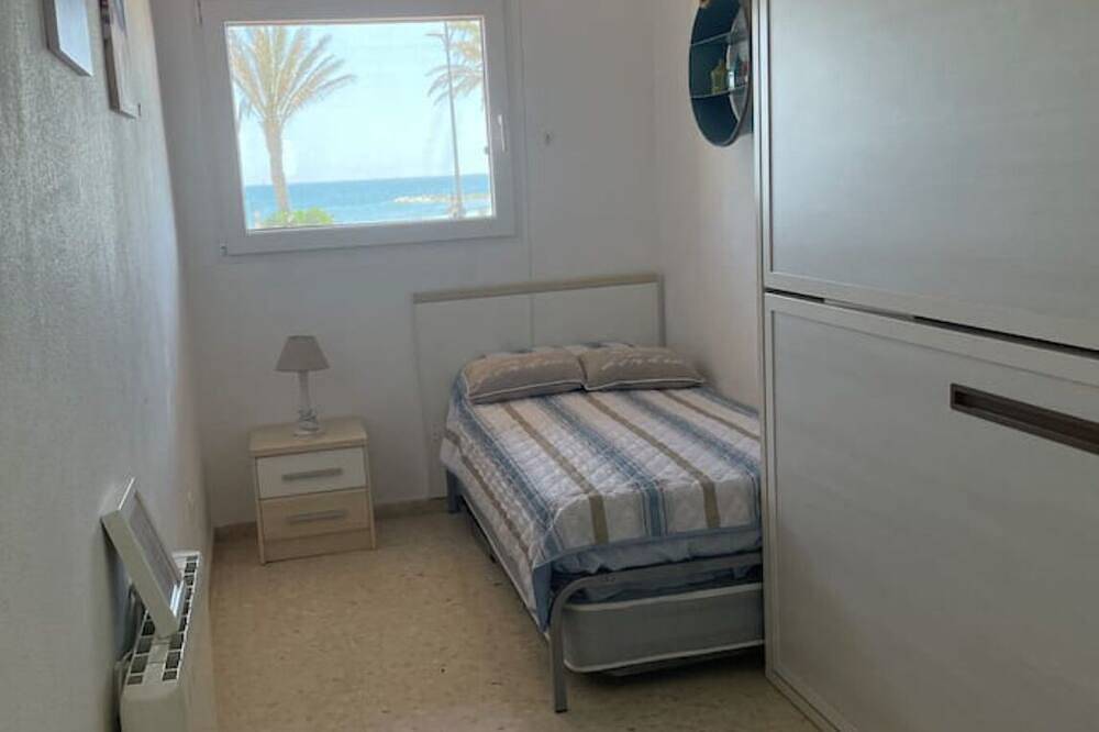 Entire apartment, Beautiful apartment with large terrace on the beach in Porto Zaparaya in Alboraya, Costa de Valencia