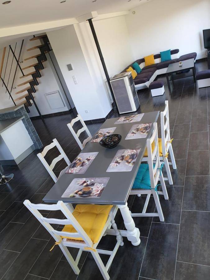 Location de vacances pour 8 personnes, avec vue et jardin dans Tresbœuf - 3