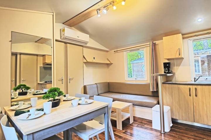 Location de vacances pour 6 personnes, avec jardin ainsi que terrasse et piscine, adapté aux familles dans Essonne - 2