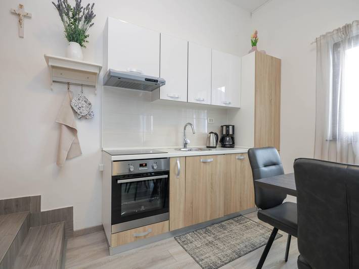 Ferienwohnung für 6 Personen, mit Balkon/Terrasse und Terrasse sowie Garten und Pool in Starigrad - 4