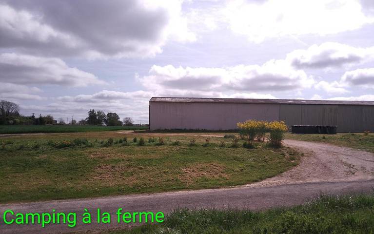 Location de vacances pour 4 personnes, avec piscine et jardin à Corme-Royal