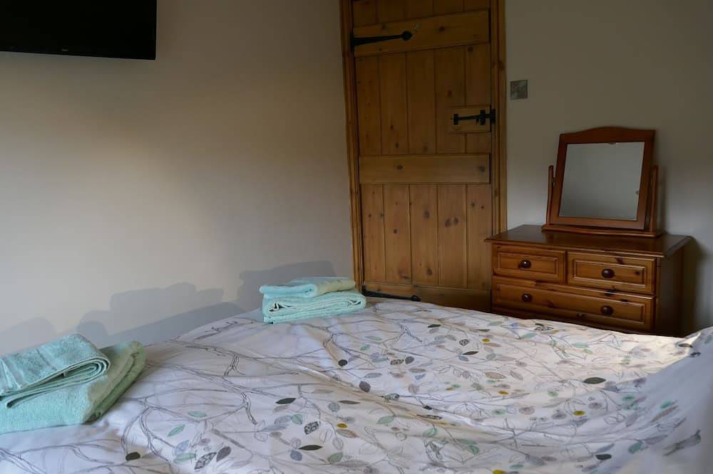 The Nook, a cosy 3 bed cottage, newly renovated & pet friendly in Tideswell in Tideswell, Derbyshire