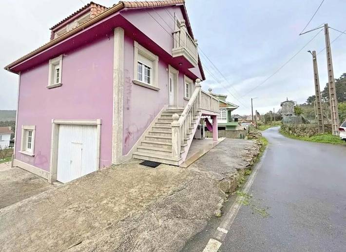 Casa de vacaciones para 8 personas, con jardín además de vistas y terraza, Se admiten mascotas en Cabana de Bergantiños