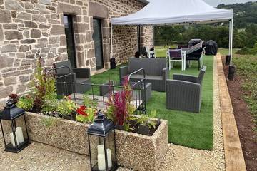 Gîte pour 8 personnes, avec terrasse ainsi que jardin et jacuzzi à Lagleygeolle