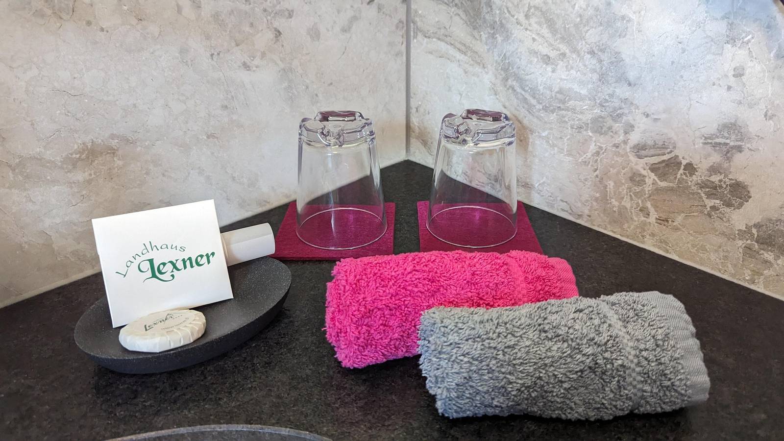 Ganze Ferienwohnung, Komfortzimmer "Granat" in Madseit, Hintertux