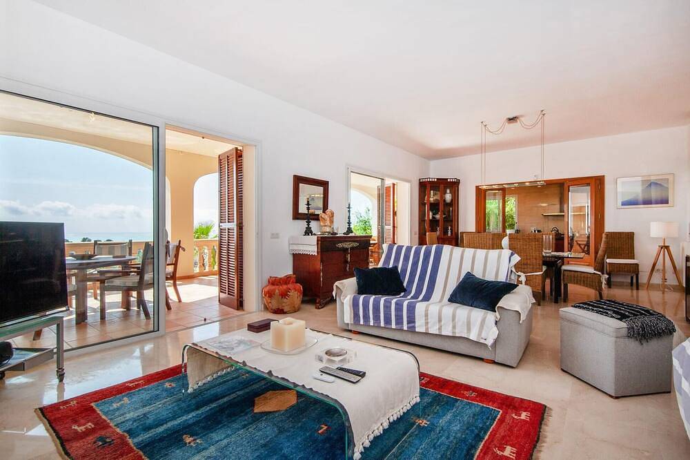 Preciosa casa en Calvià con piscina privada, puede ser interior o exterior. in Bendinat, Calvià