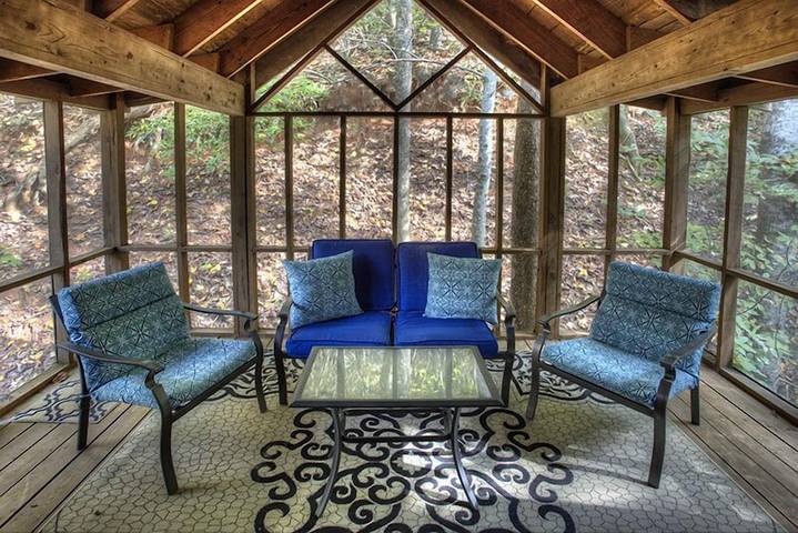 Log cabin for 12 people, with terrace and hot tub in Helen