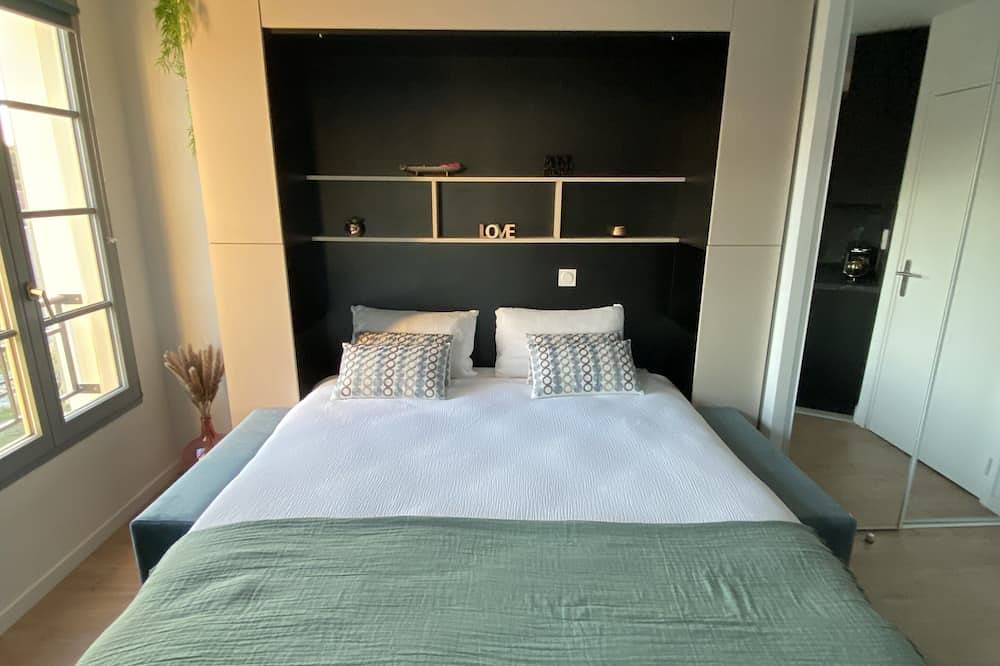 Apartamento entero, At the comfortable Studio Pissarro 2 minutes from the station in Pontoise, Valle del Oise