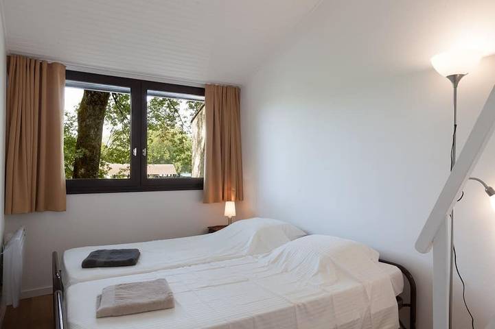 Location de vacances pour 7 personnes, avec piscine ainsi que jacuzzi et jardin dans Port Ripaille - 4