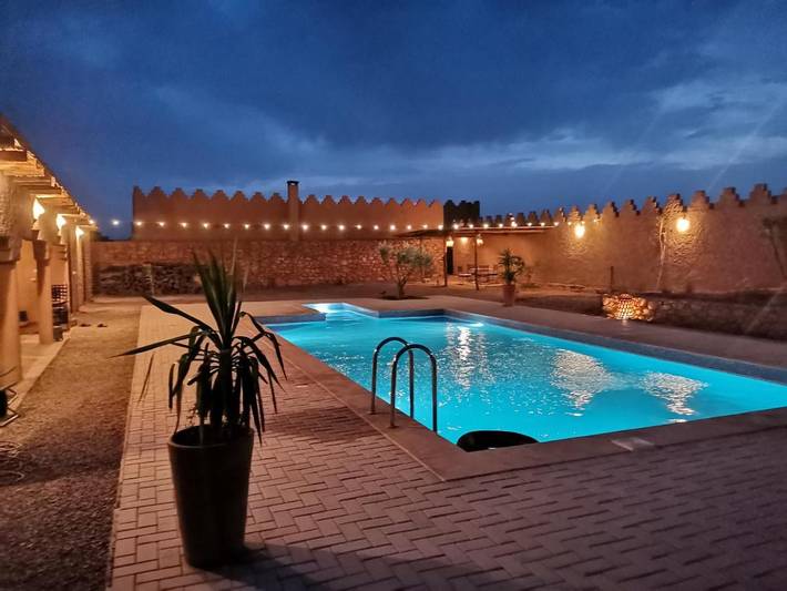 Alojamiento y desayuno para 2 personas, con vistas además de jardín y piscina - 1