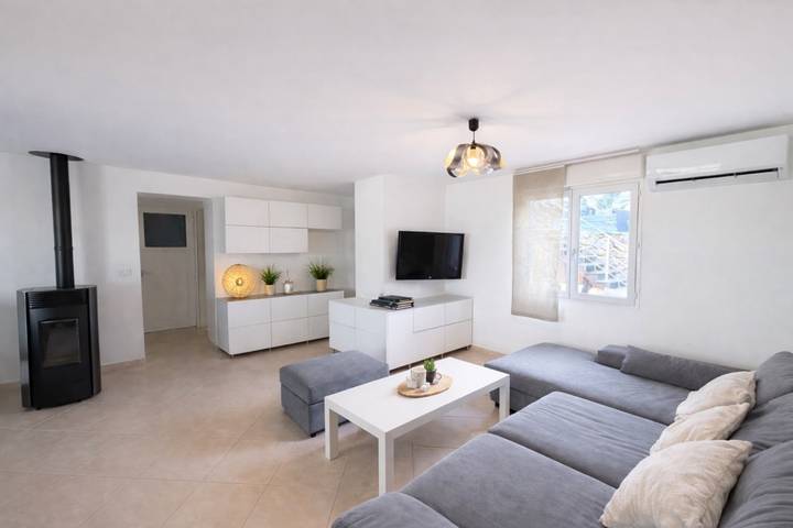 Location de vacances pour 8 personnes, avec piscine ainsi que terrasse et jardin, adapté aux familles à Draguignan - 4