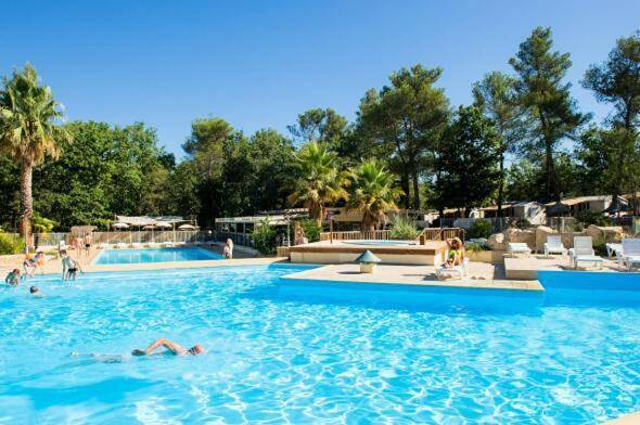 Camping pour 6 personnes, avec Jacuzzi et Terrasse ainsi que Piscine et Vue
