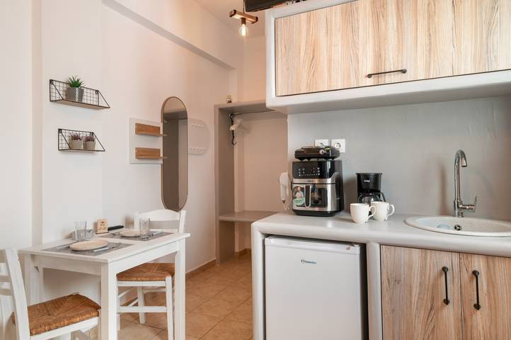 Entire studio, Studio Apartment 'Mouria A' with Sea View, Wi-Fi and Air Conditioning in Kythnos