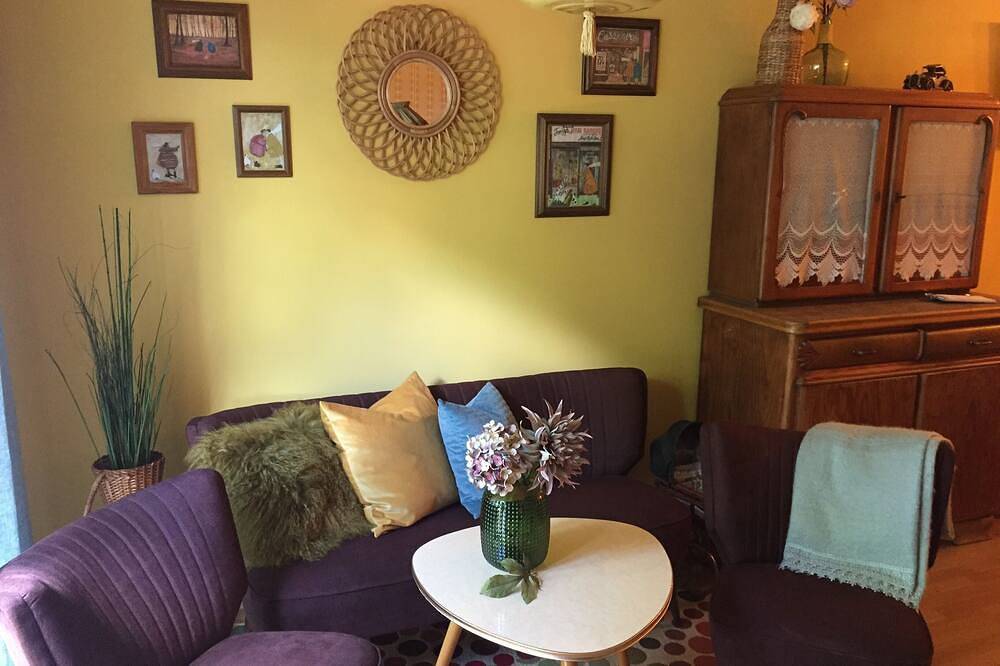 Ganze Wohnung, Le mignon. Kleine, gemütliche Ferienwohnung mit großer Terrasse im Grünen. in Illingen, Saar-Nahe-Bergland
