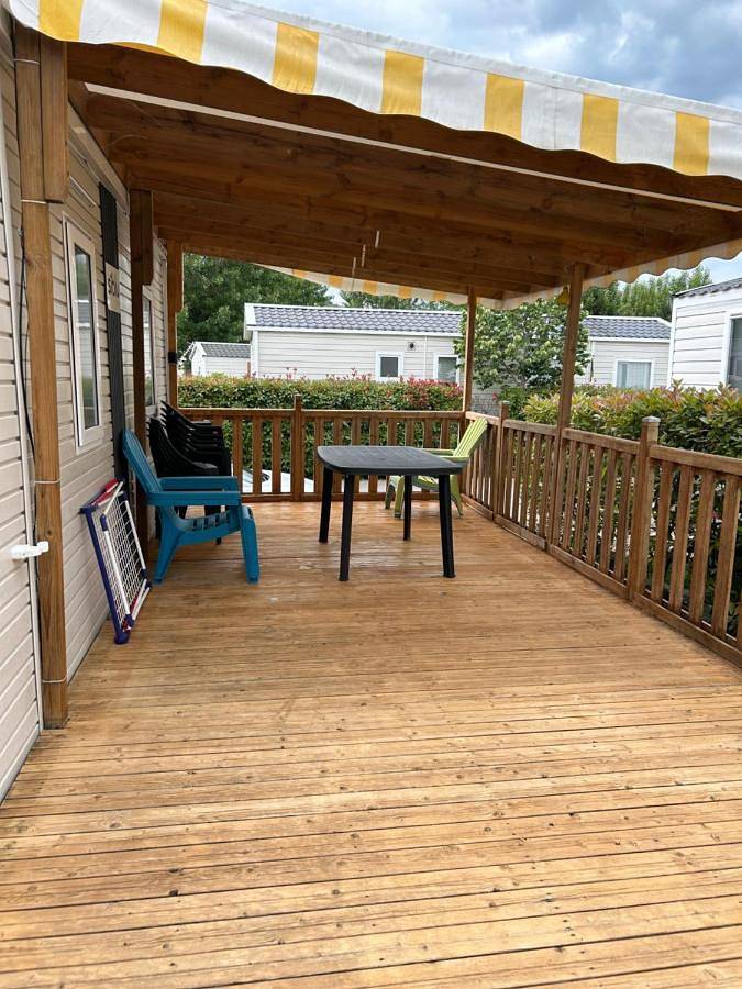 Mobil home pour 6 personnes, avec vue et piscine ainsi que terrasse et vue sur le lac, animaux acceptés à Condrieu - 3