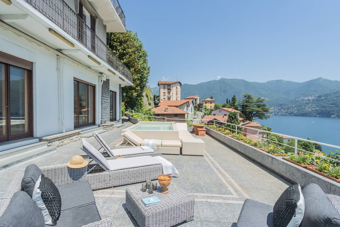 Villa Chiara Lake Como with private garden in Lido di Moltrasio, Moltrasio