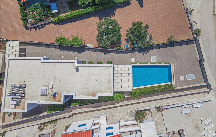 Location de vacances pour 7 personnes, avec terrasse et piscine à Zaboric - 4