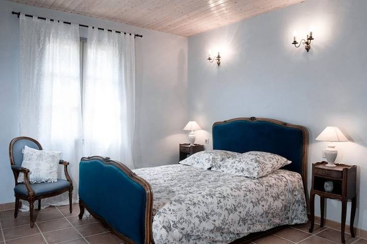 Location de vacances pour 8 personnes, avec terrasse ainsi que jacuzzi et jardin à Caylus - 2