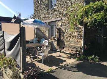 Gîte pour 4 personnes, avec terrasse à Matignon
