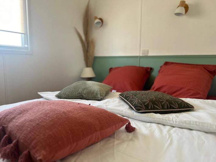 Camping pour 4 personnes, avec vue ainsi que piscine et jardin