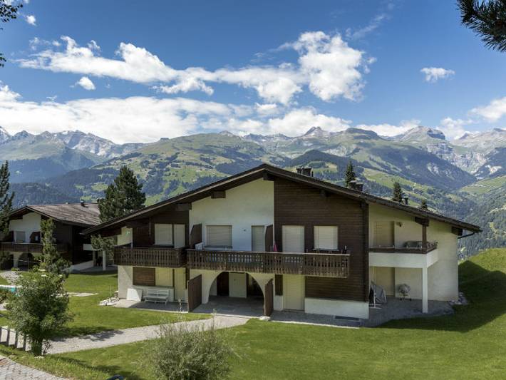 Ferienwohnung für 4 Personen, mit Balkon und Garten sowie Sauna in Obersaxen