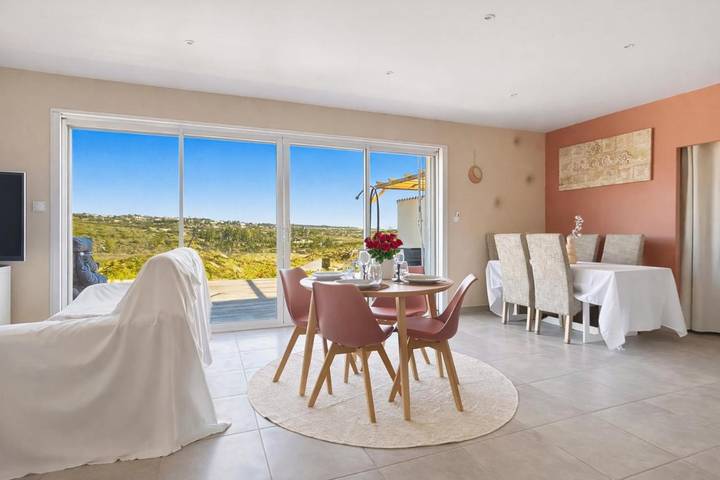 Location de vacances pour 9 personnes, avec vue et jardin à Vagnas