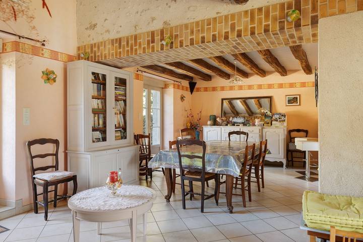 Gîte « Le Prieuré De Suzon » avec terrasse privative, jardin commun et Wi-Fi in Tourailles, Vallée de la Loire