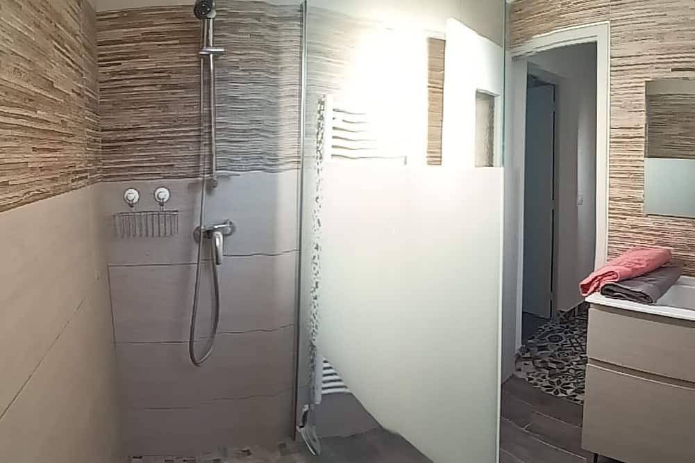 Appartement Chaleureux au 1er Étage D'une Villa, Quartier Calme et Résidentiel in Saint-Paul-Trois-Châteaux, Nyons region