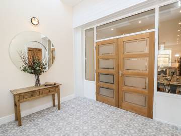 Cottage for 14 People in Tenby, Pembrokeshire, Photo 3