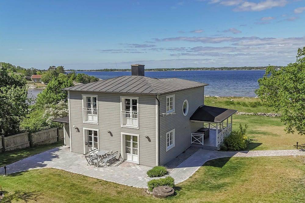 Modernes Ferienhaus mit Aussicht und eigenem Boot auf Aspö in Karlskrona, Schwedische Ostsee