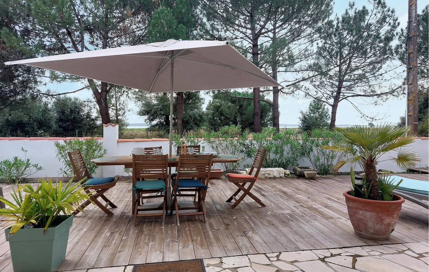 Sea View Apartment with Garden, WiFi, TV & Parking in Saint-Trojan in Saint-Trojan-les-Bains, Côte de Beauté