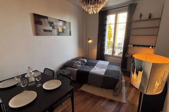 Ganze Wohnung, Cosy 2-room apartment near Paris, La Défense, Versailles, Roland Garros. in Suresnes, Hauts-de-Seine