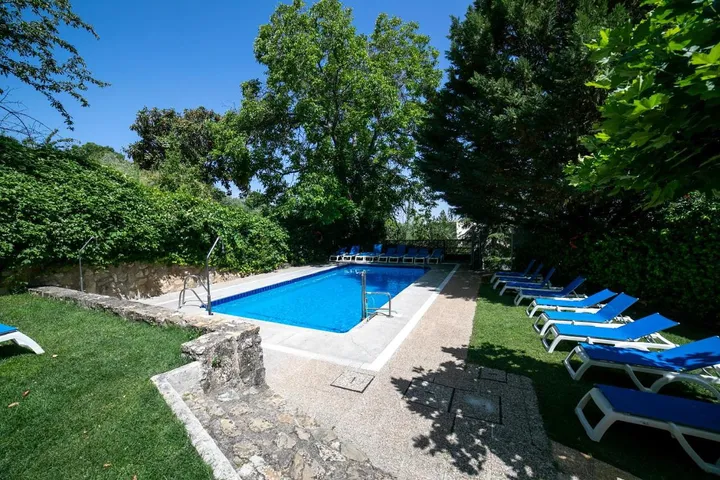 Hotel para 4 personas, con piscina y jardín - 1