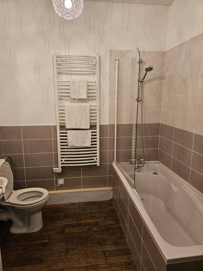 Double Room with Private Bathroom in Mamers, Sarthe