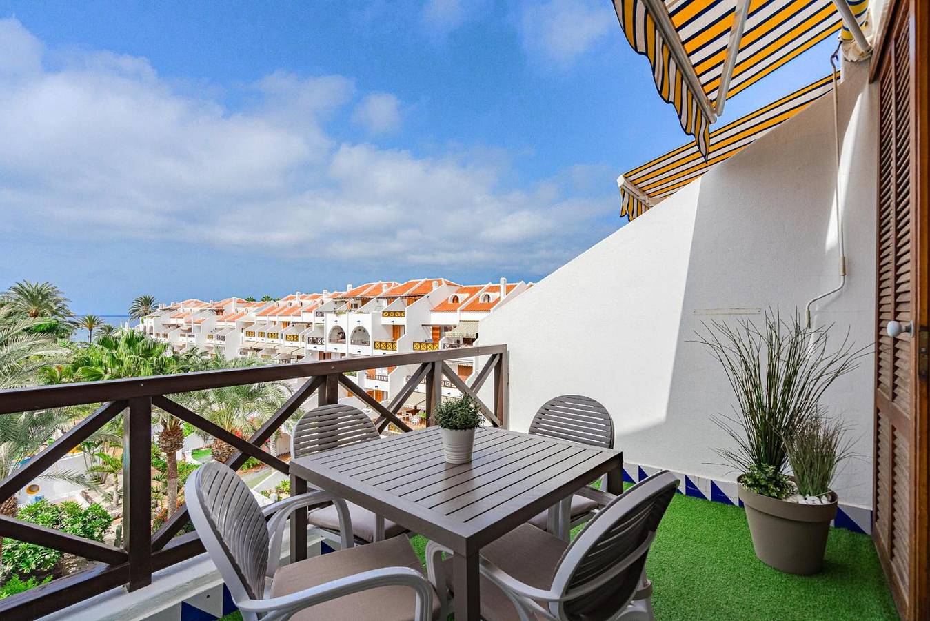 Appartement entier, Appartement de vacances '1bed Duplex Las Americas' avec vue sur la mer, piscine partagée et Wi-Fi in Playa de las Américas, Arona