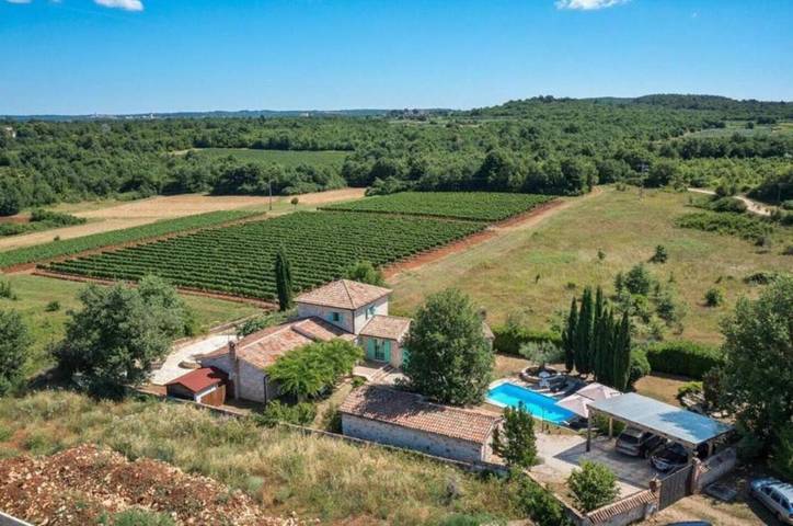 Ferienhaus für 2 Personen, mit Pool und Garten, mit Haustier
