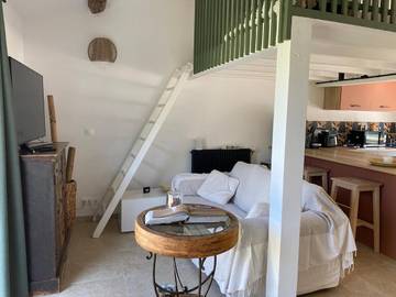 Gîte pour 2 personnes, avec piscine à Pourrières
