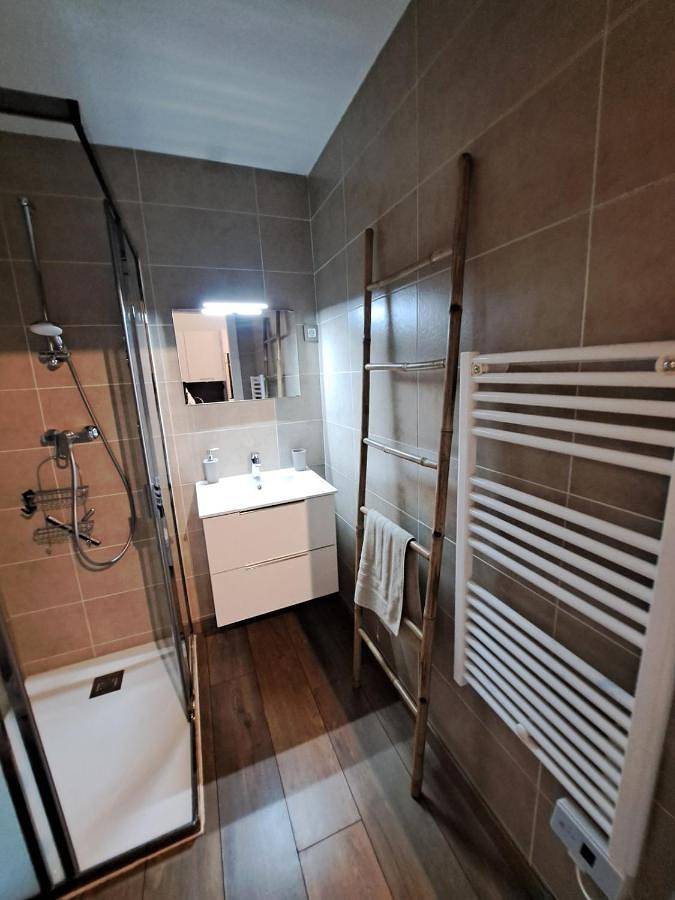 Gîte pour 2 personnes, avec jardin ainsi que vue et terrasse, animaux acceptés dans Gréolières les Neiges - 4