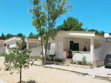 Ferienhaus für 6 Personen, mit Kinderpool und Terrasse sowie Garten, mit Haustier am Gargano