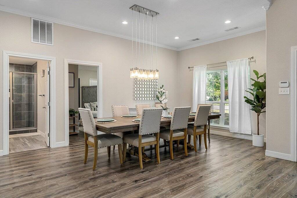 New Home-Hot Tub-Gameroom-Pool table-10min to Dfw Airport-12 min from Downtown in Irving, Dallas County