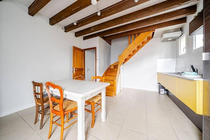 Location de vacances pour 5 personnes, avec vue ainsi que balcon et jardin à Perrier - 2